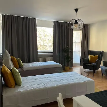 2 20km Dus Airport/ Messe *